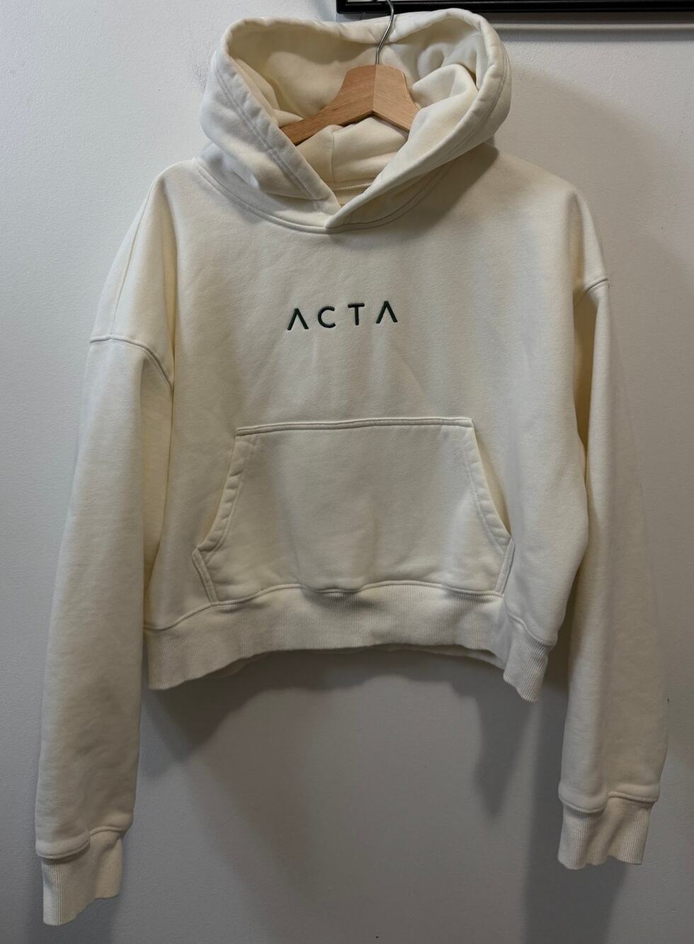 ACTA cream cropped hoodie size L/XL